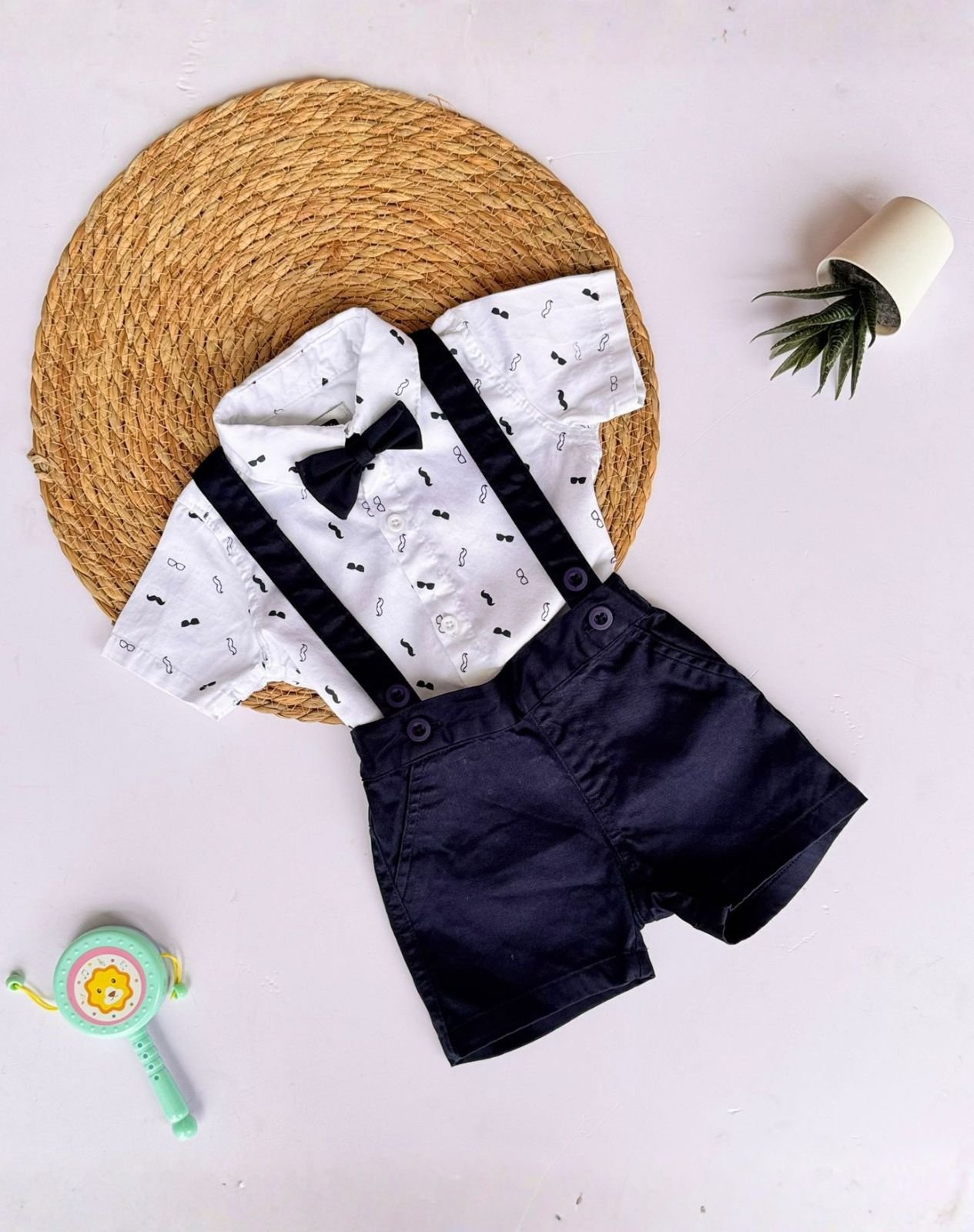 Mustache Print Dungary